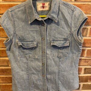 Levis Womens Sleeveless Denim Shirt W/Pearl Snaps Pockets Size M Vtg